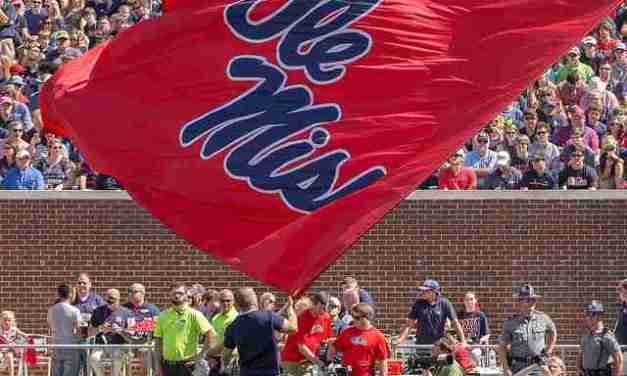 JUCO defensive end End Rasool Clemons pledges back to Ole Miss