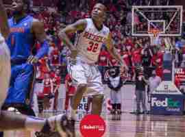 Summers watches his shot